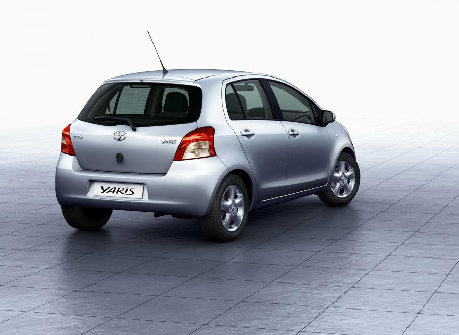  Toyota Yaris 2005 года  (фото 133 из 165)